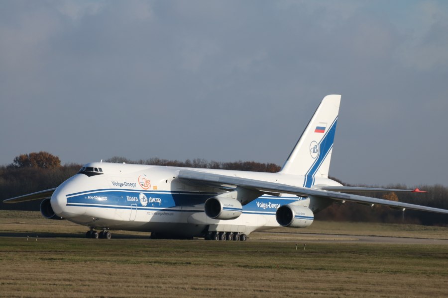 Самолет АН 124 100 Руслан