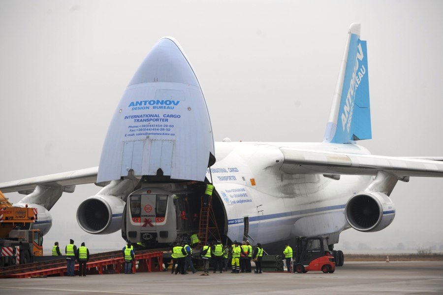 АН 124 Руслан груженый