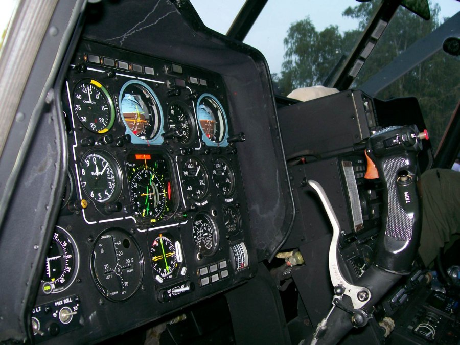 Кабина вертолета ми-2