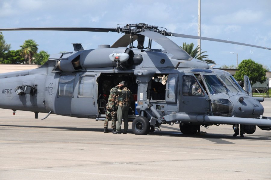 Вертолёт uh-60 Black Hawk