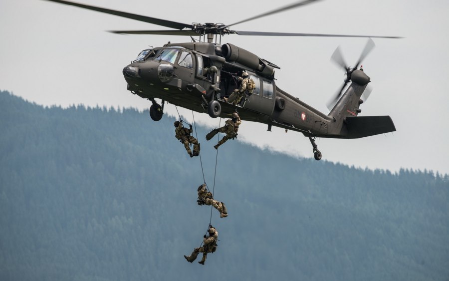 Kh50003 Ah-6j/MH-6j little Bird Nightstalkers Kitty Hawk