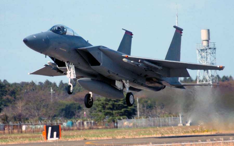 F15 самолет бомбардировщик