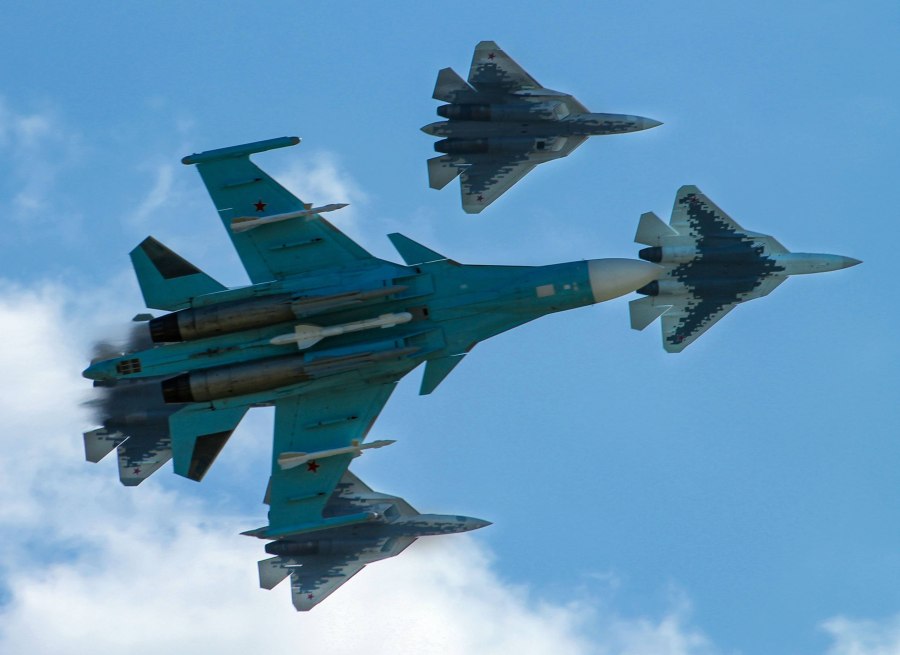 Истребитель-бомбардировщик Су-34