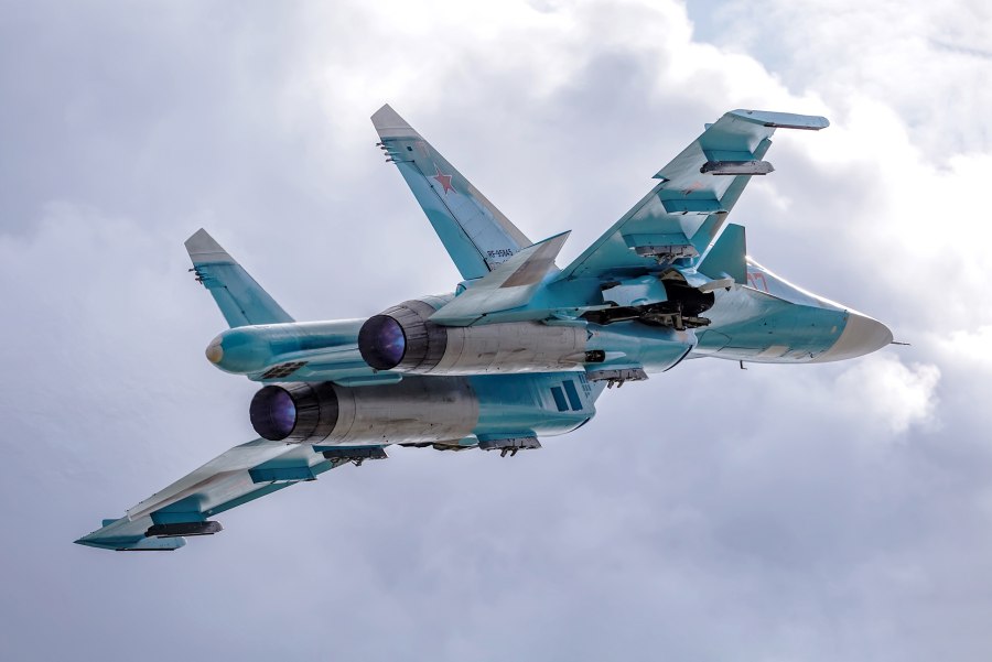 Истребитель-бомбардировщик Су-34