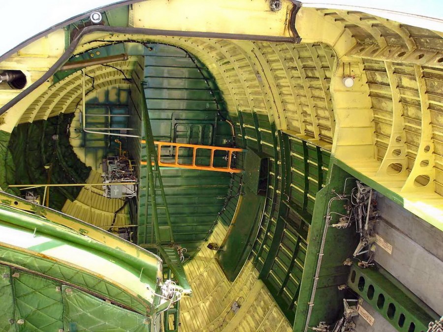 АН-124 грузовая кабина
