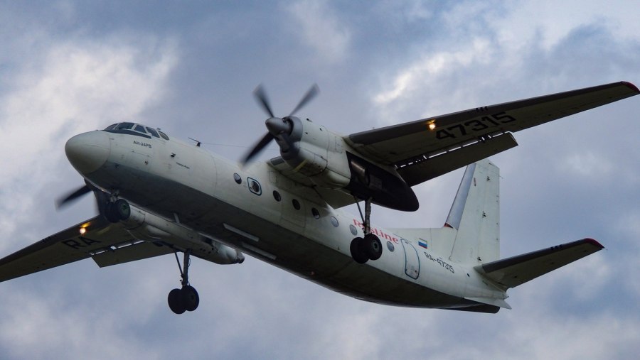 АН-24 пассажирский самолёт Бодайбо