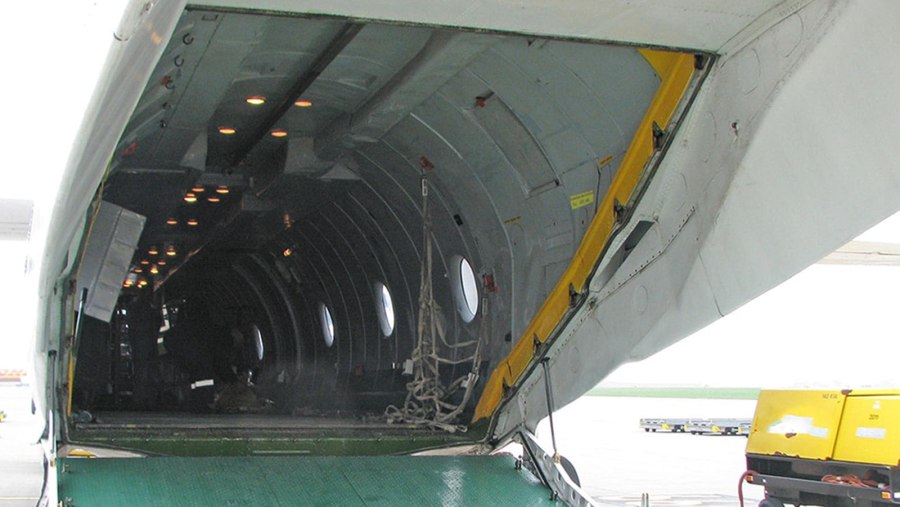 АН-26 грузовая рампа
