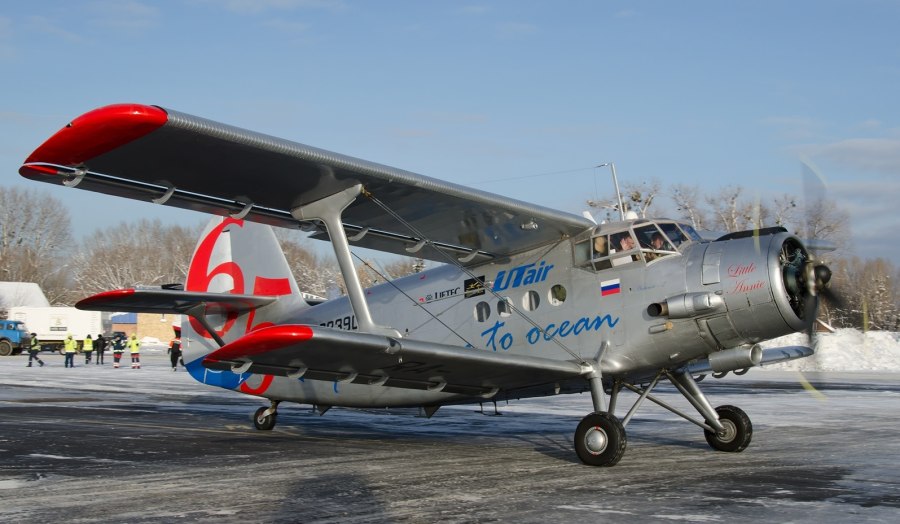Самолёт кукурузник АН-24
