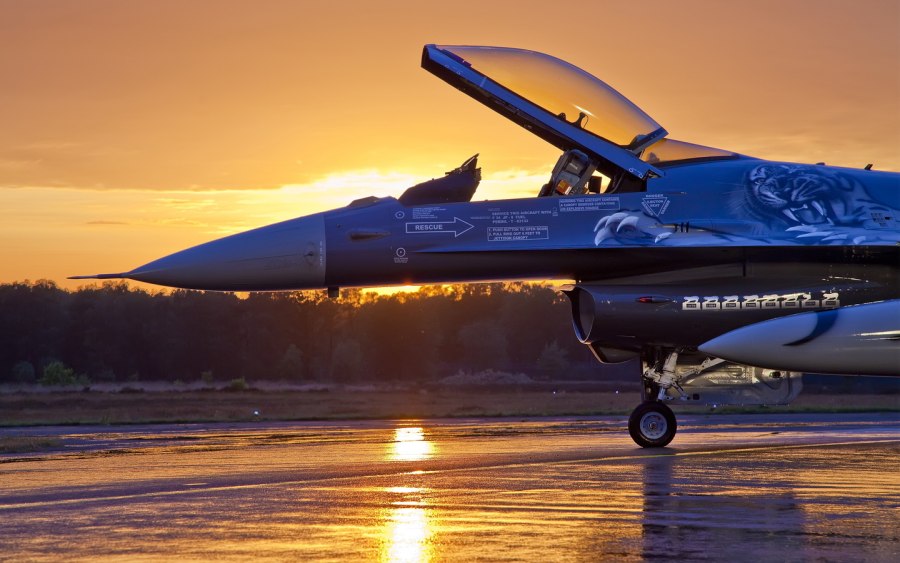 General Dynamics f-16 Fighting Falcon кабина