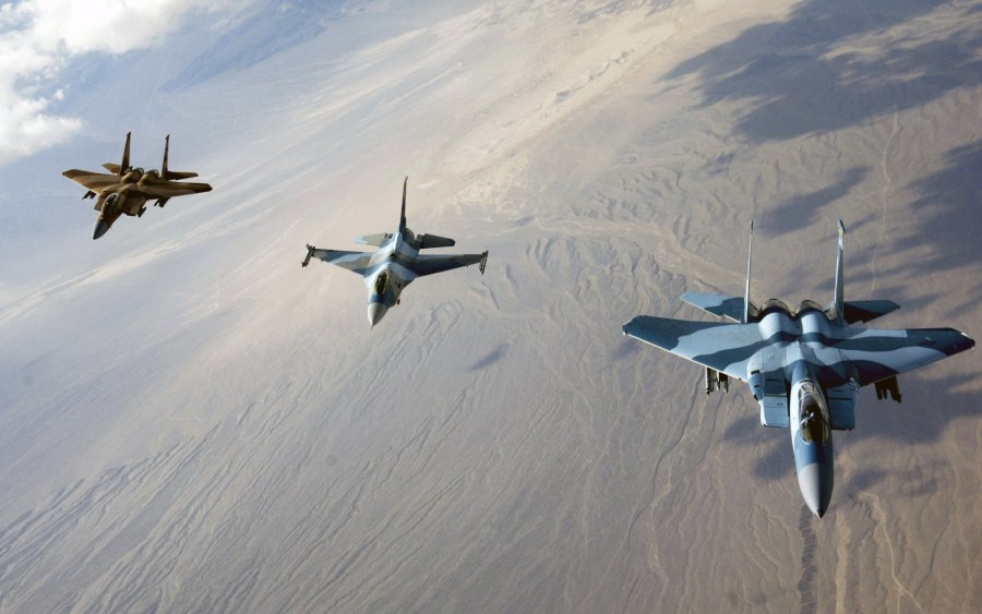 Самолёт f - 15 и f 16