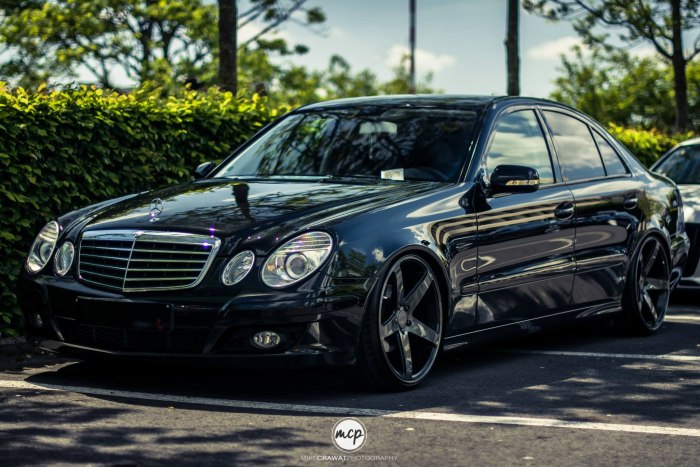 Mercedes Benz 211
