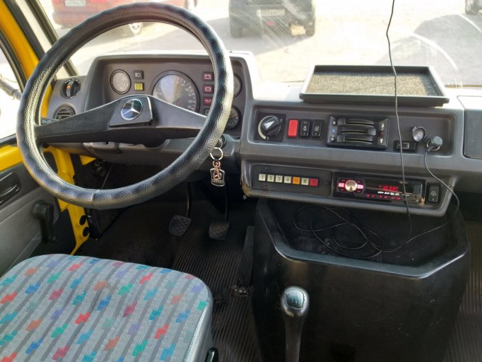 Мерседес 208 d салон