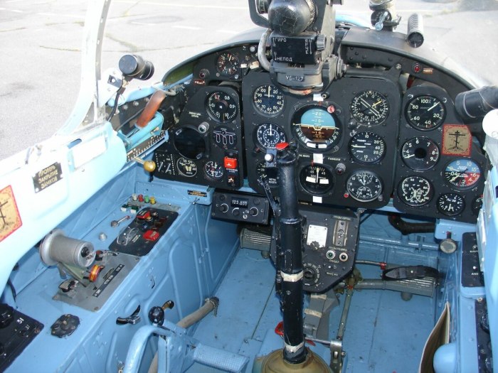 L-29 Delfin кабина