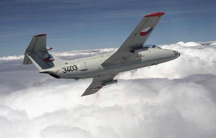 Самолёт л-29 Дельфин