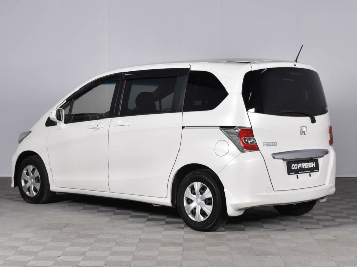 Honda freed Spike 2011