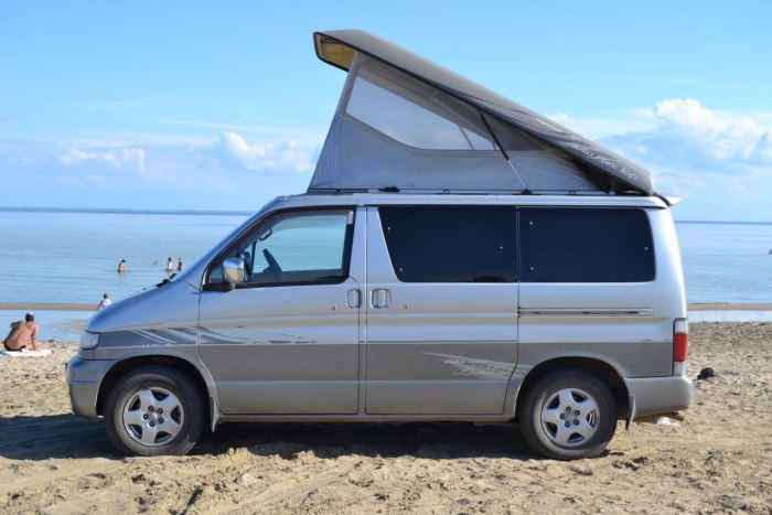 Mazda Bongo Friendee палатка