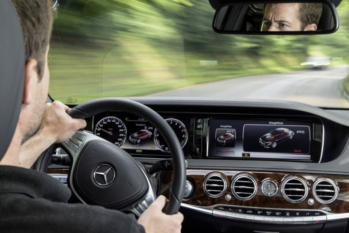 За рулём Мерседес s500 222