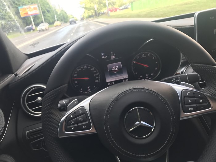 Мерседес Бенц с w205 арт за рулем