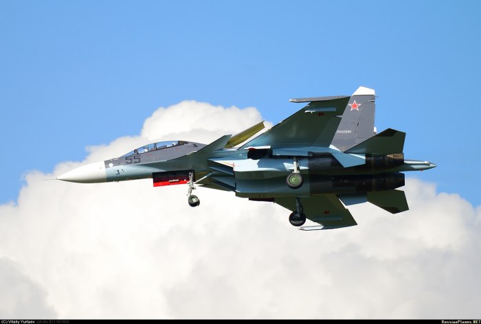Истребитель Су-30см
