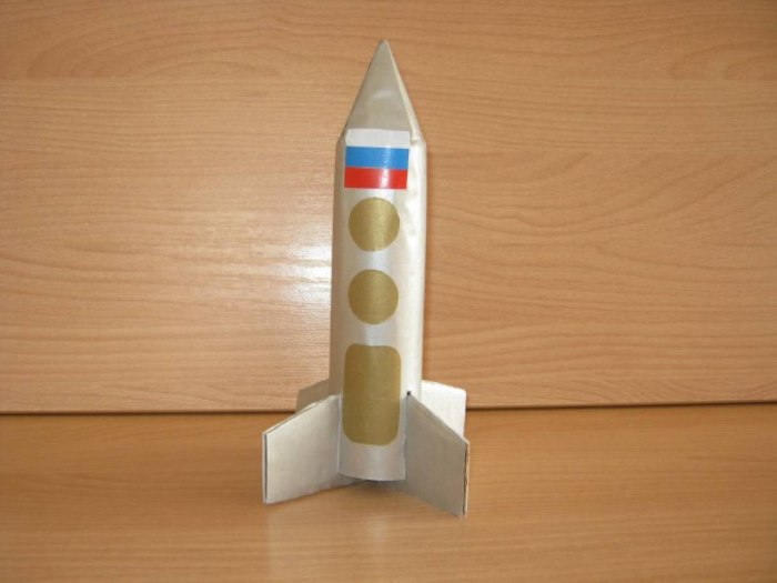 Модель ракеты из картона
