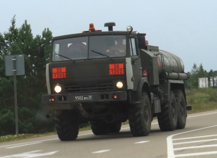 КАМАЗ 4310 бензовоз армейский