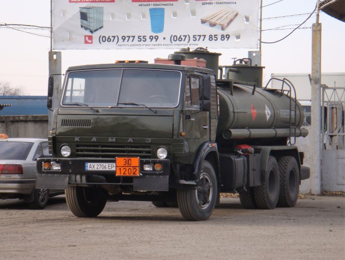 Военный топливозаправщик КАМАЗ 5320