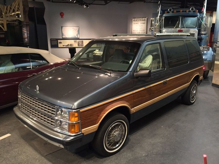 Dodge Caravan 1990