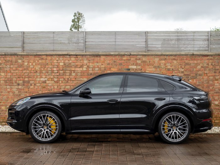 Porsche Cayenne Coupe 2020 черный