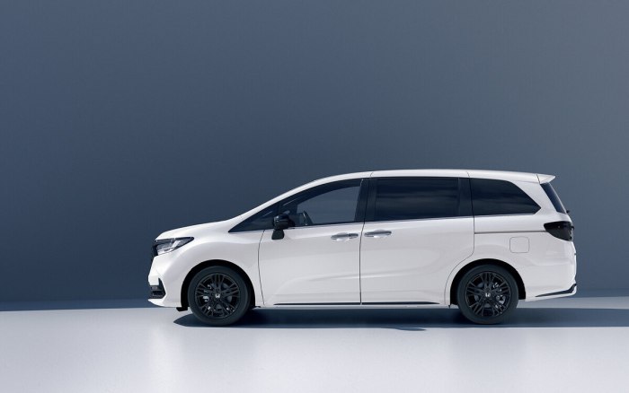 Минивэн Хонда Одиссей 2023