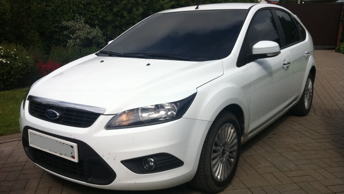 Ford Focus 2 белый тонированный