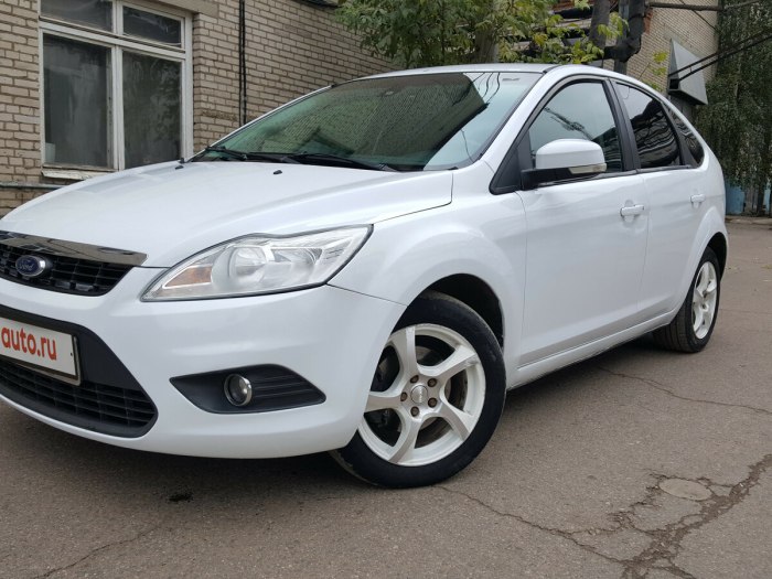 Ford Focus 2 хэтчбек белый