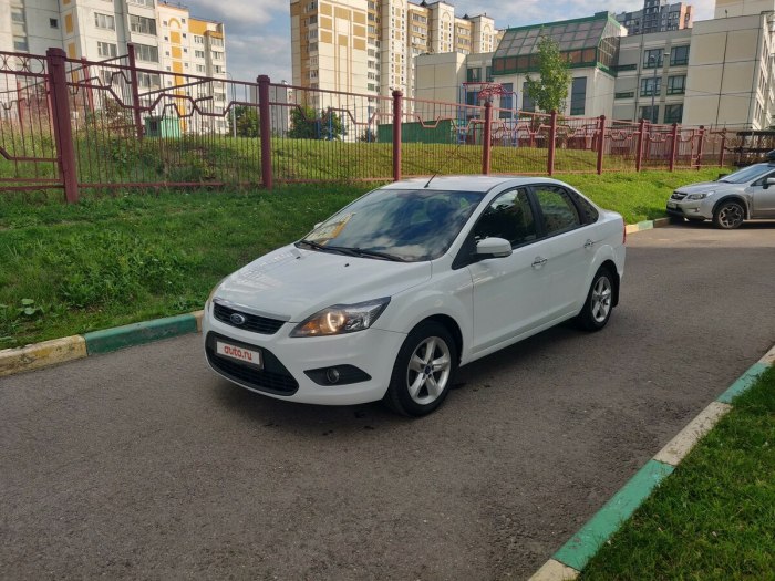 Ford Focus 2 Рестайлинг седан белый