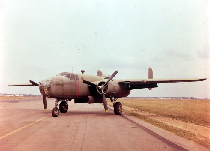 Б-25 бомбардировщик