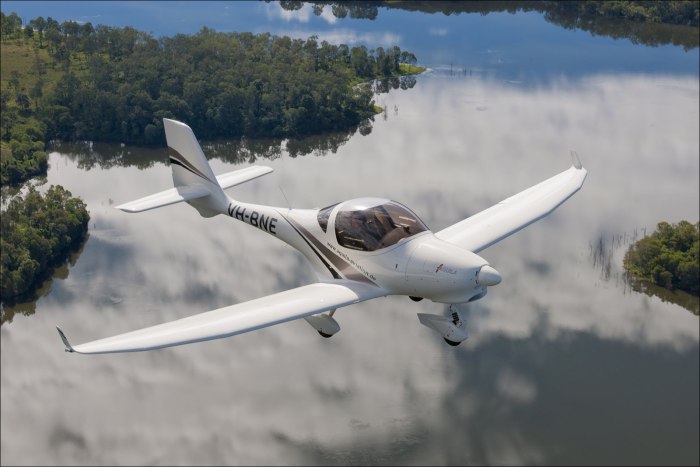 Частный легкомоторный самолет Cessna
