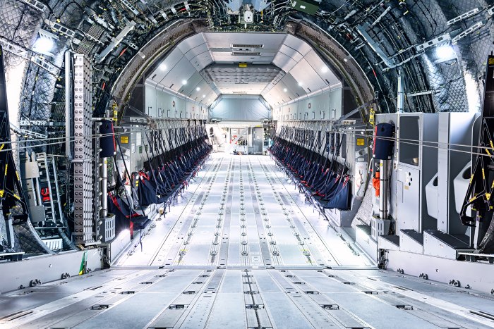 Airbus a400m грузовой отсек