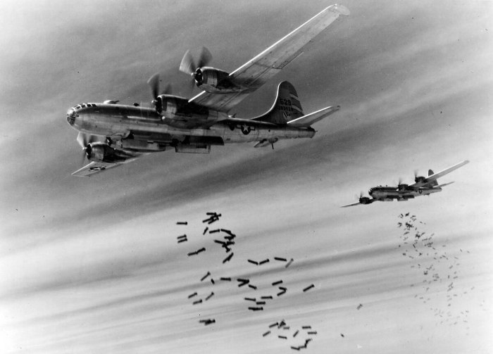 Самолёты b29 бомбят Японию