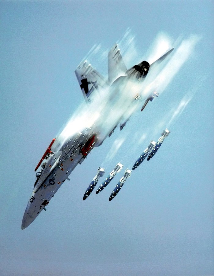 F 18 истребитель