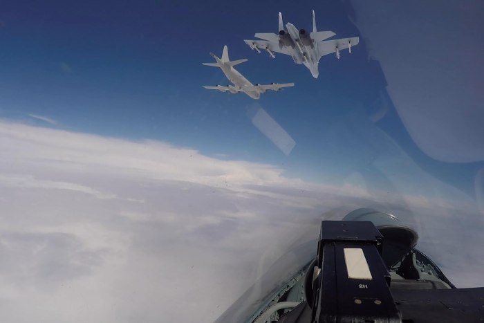 Перехват Су-27 б-52