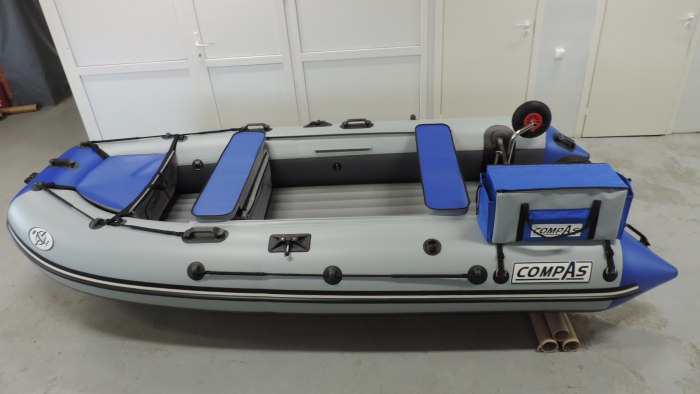 Лодка компас 380