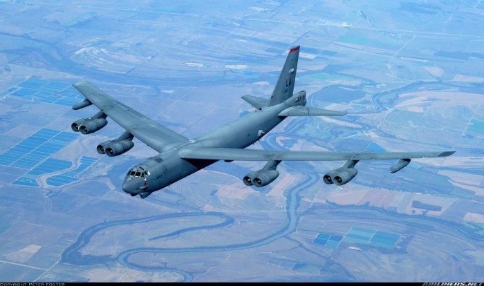 Стратегический бомбардировщик в-52н
