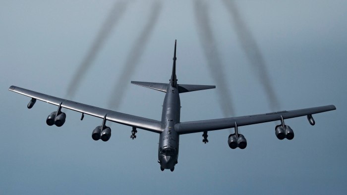 Бомбардировщик в-52н ВВС США