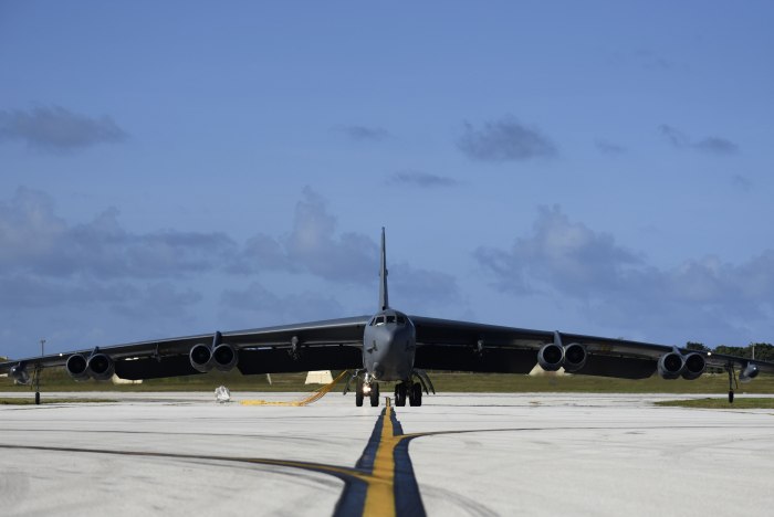Бомбардировщик b-52h Stratofortress