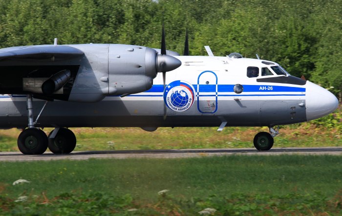 АН-27 военно-транспортный самолёт