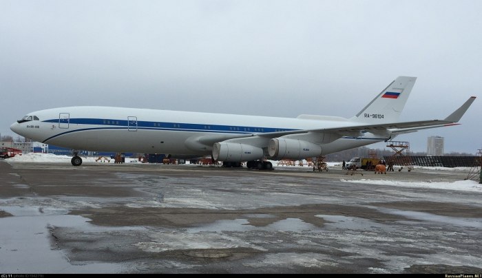 Ил-96-400т кабина