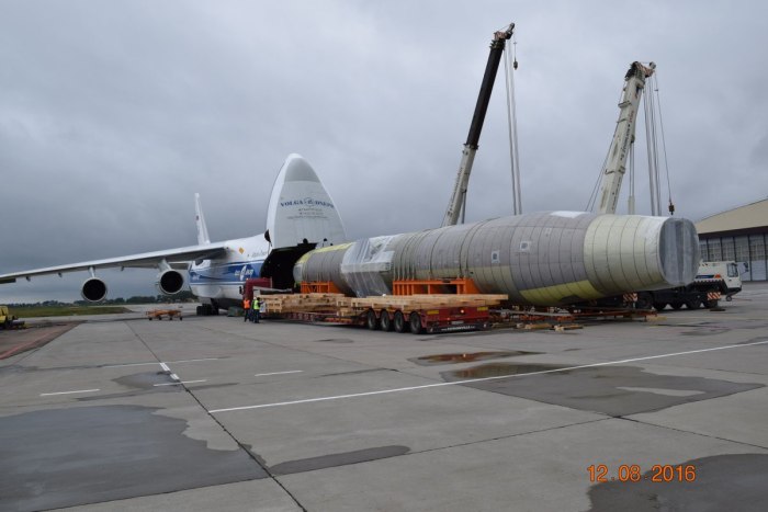 АН-124 Руслан погрузка