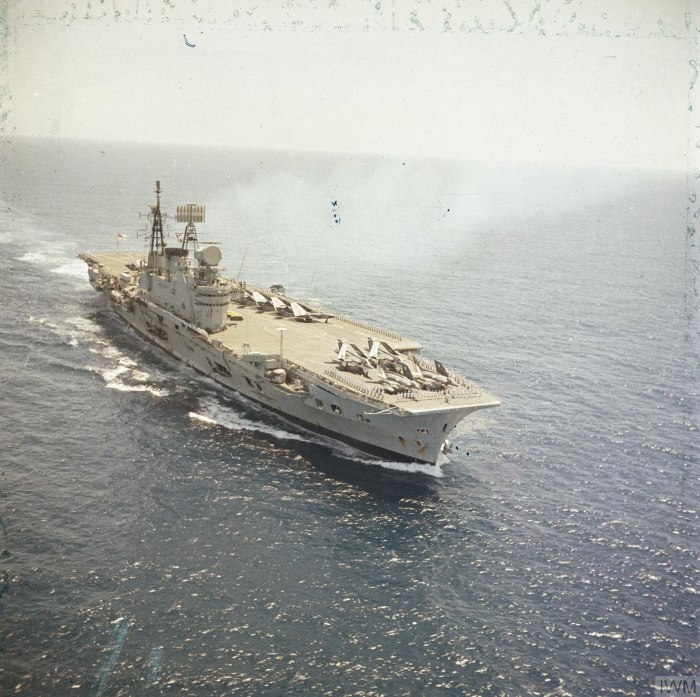 Авианосец HMS Eagle