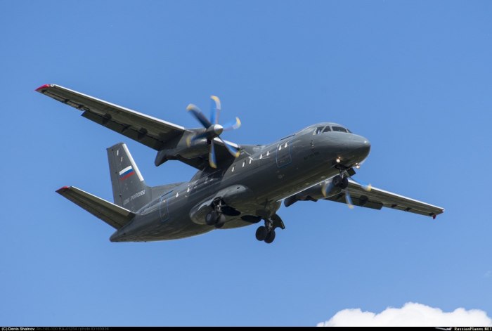 Самолёт АН 140 100