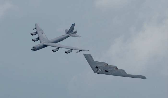 Стратофортресс в-52н стратегический бомбардировщик