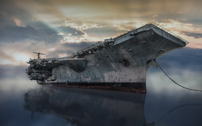 Корабль авианосец