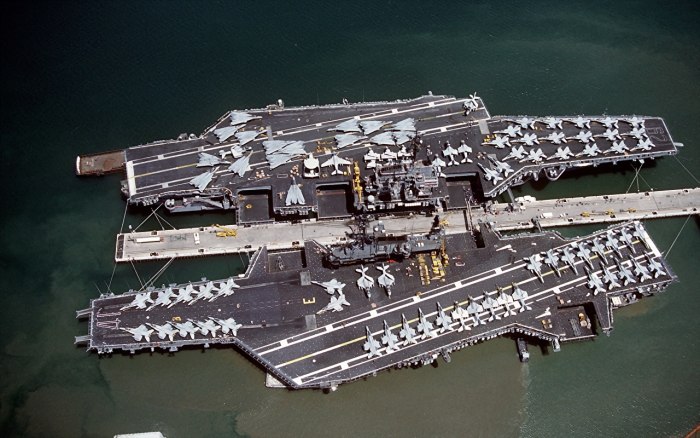 Авианосец USS Midway